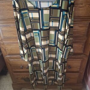 Vibrant Kim Rogers Geometric Print Shift Dress in Multi Colors /Bell Sleeves
